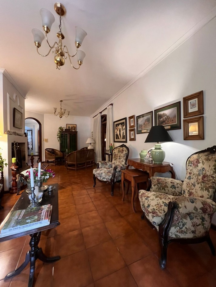 CASA CENTRICA EN VENTA - POSADAS 