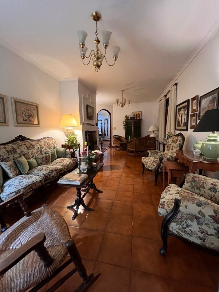 CASA CENTRICA EN VENTA - POSADAS 