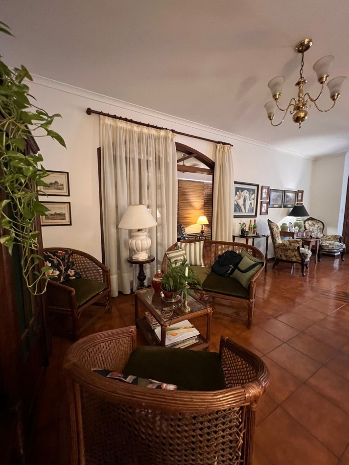 CASA CENTRICA EN VENTA - POSADAS 