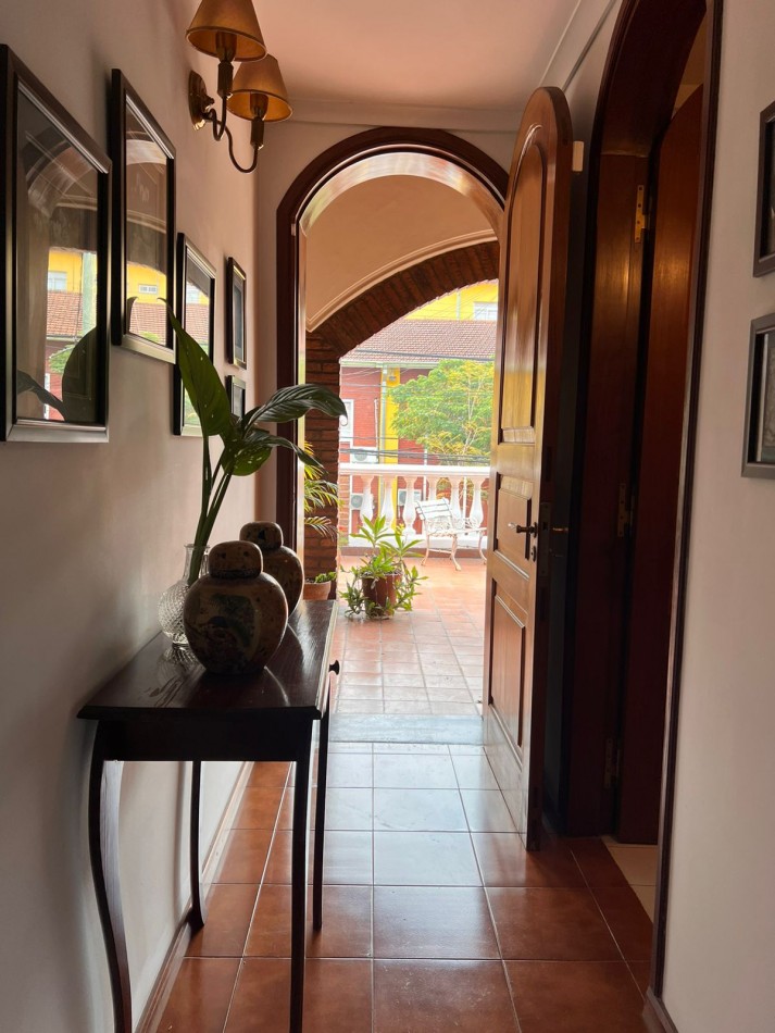 CASA CENTRICA EN VENTA - POSADAS 
