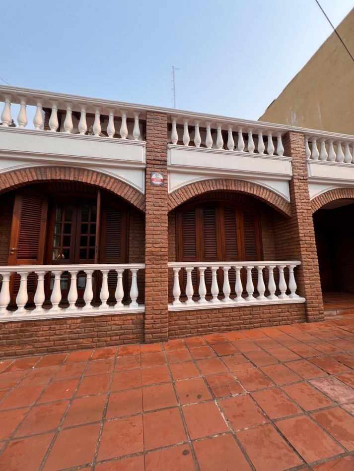 CASA CENTRICA EN VENTA - POSADAS 