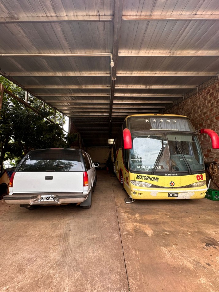CASA EN VENTA CON PISCINA Y TINGLADO 